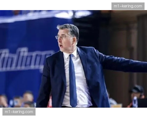 新疆男篮主帅格兰因战绩不佳被解雇，赛季末段再迎动荡